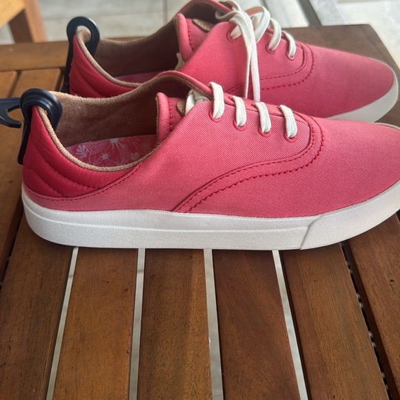 Adorable brand new pink Olukai canvas sneakers - Picture 2 of 4